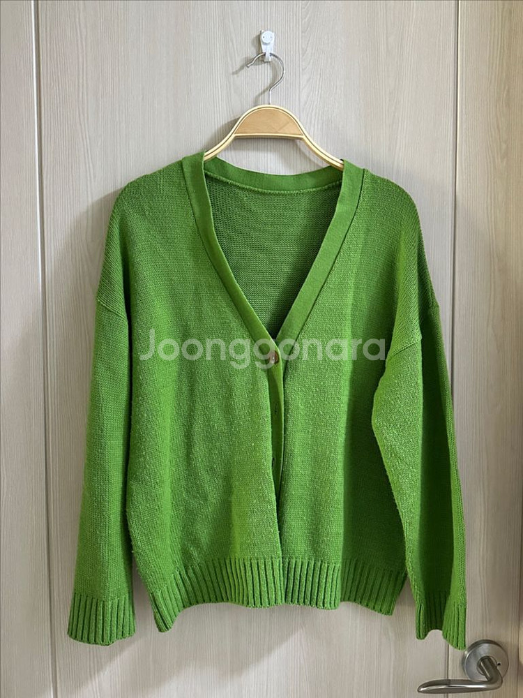 옷장정리ㅣ여리한 브이넥 그린 루즈핏 니트 가디건--0