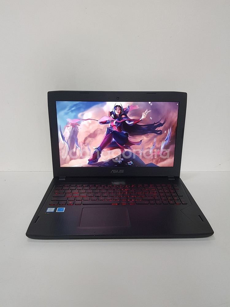 135번 아수스 15인치 게이밍 그래픽작업용 중고노트북--0