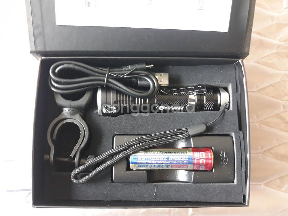 우신벨로프 LED 충전식 줌 라이트--1