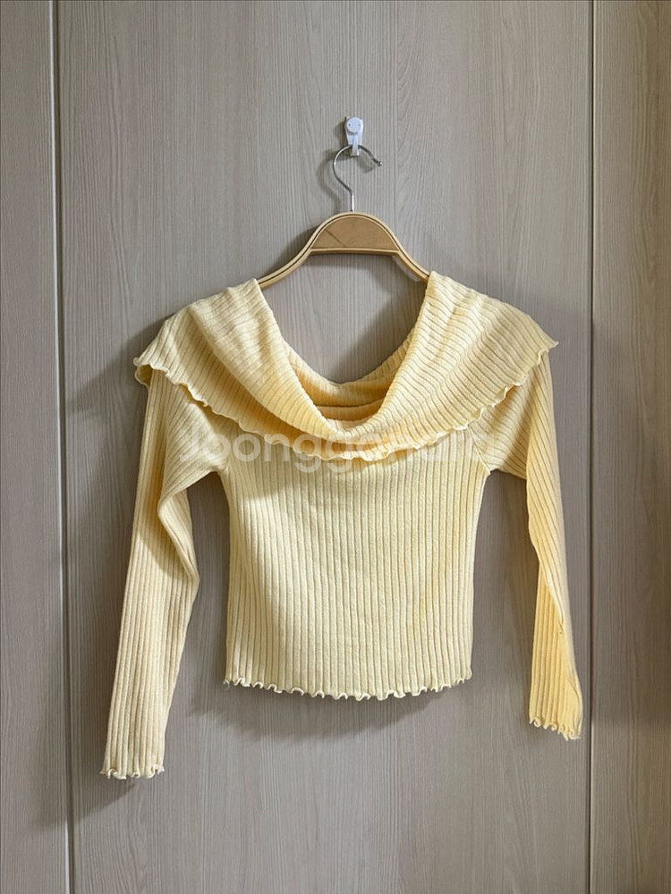 옷장정리ㅣ파스텔 슬림핏 긴팔 오프숄더니트--1