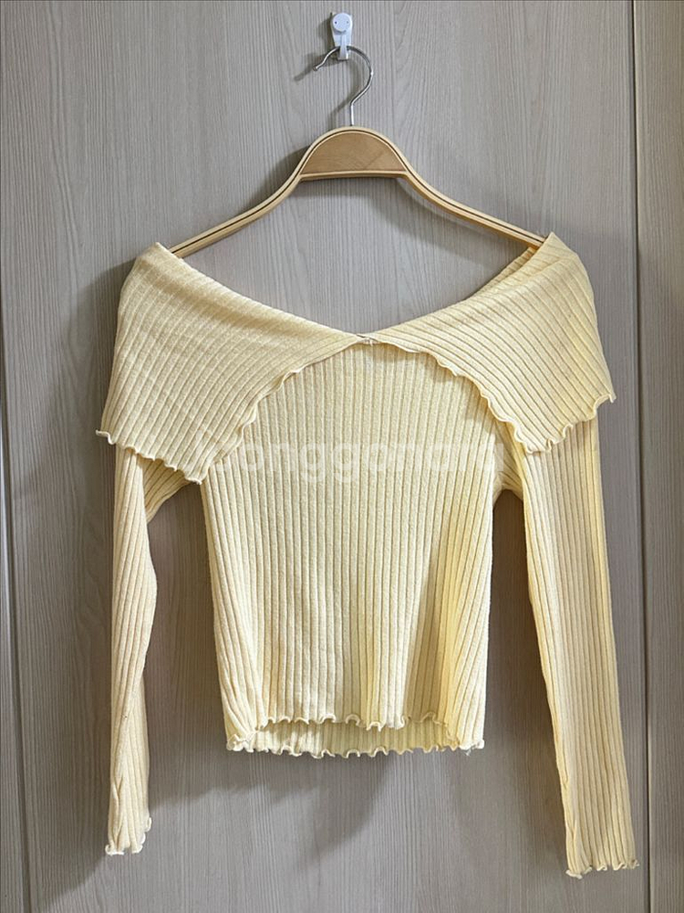 옷장정리ㅣ파스텔 슬림핏 긴팔 오프숄더니트--0