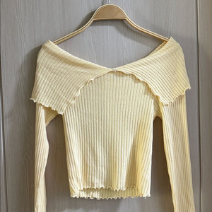 옷장정리ㅣ파스텔 슬림핏 긴팔 오프숄더니트