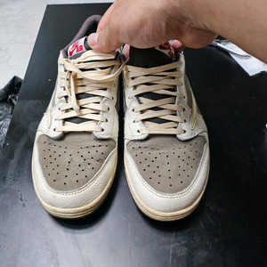 나이키 에어조던 1 트레비스캇 모카