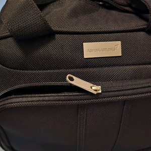 아시아나 항공 가방 정품 택포 6만원에 내놓습니다^^