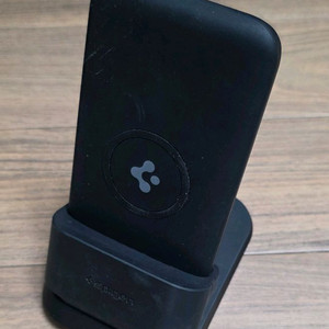 슈피겐 PD 20W 10000mAh 고속 무선 충전 보조배터리 거치대 PA2001W2