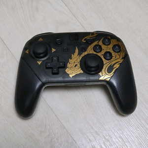 닌텐도 스위치 프로콘 몬헌 에디션, 프로 컨트롤러