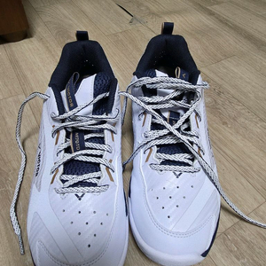 빅터 배드민턴화 A970TD(265) 팔아요