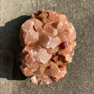 칼사이트 수정 원석