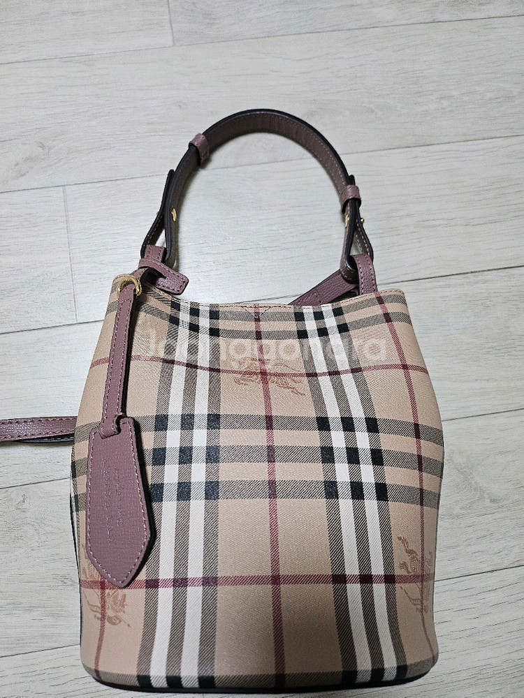 버버리 헤이마켓 버킷백-핑크--0