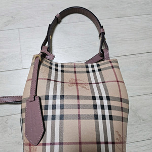 버버리 헤이마켓 버킷백-핑크