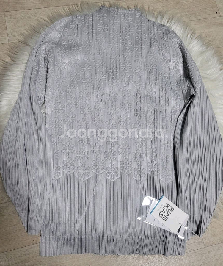 이세이미야케 플리츠플리즈 탑 12월 스노우드롭 탑 라이트그레이 3사이즈--1