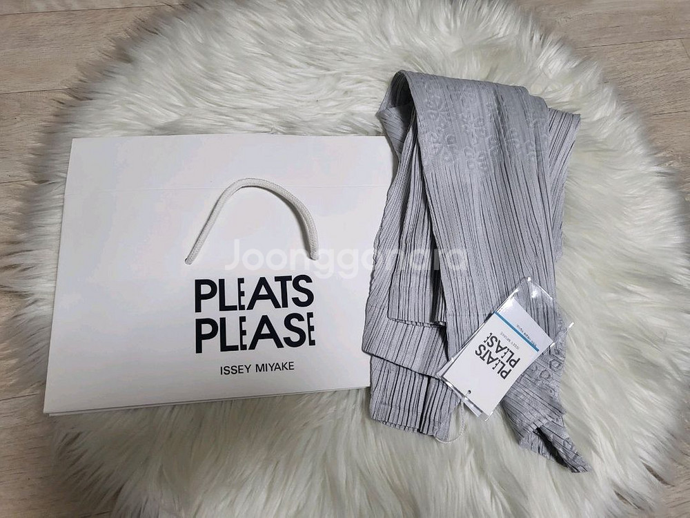 이세이미야케 플리츠플리즈 탑 12월 스노우드롭 탑 라이트그레이 3사이즈--4