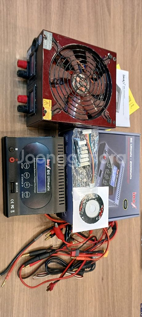 RC용 배터리 충전기 판매합니다.--1