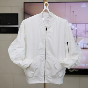아크네 스튜디오 여성 봄버 자켓 / 화이트 / 오버핏