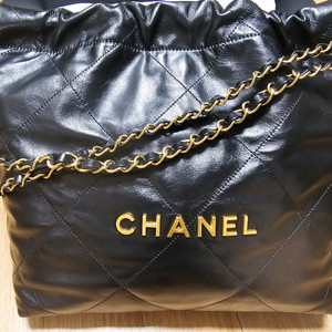 샤넬 22백 스몰 (블랙,금장)