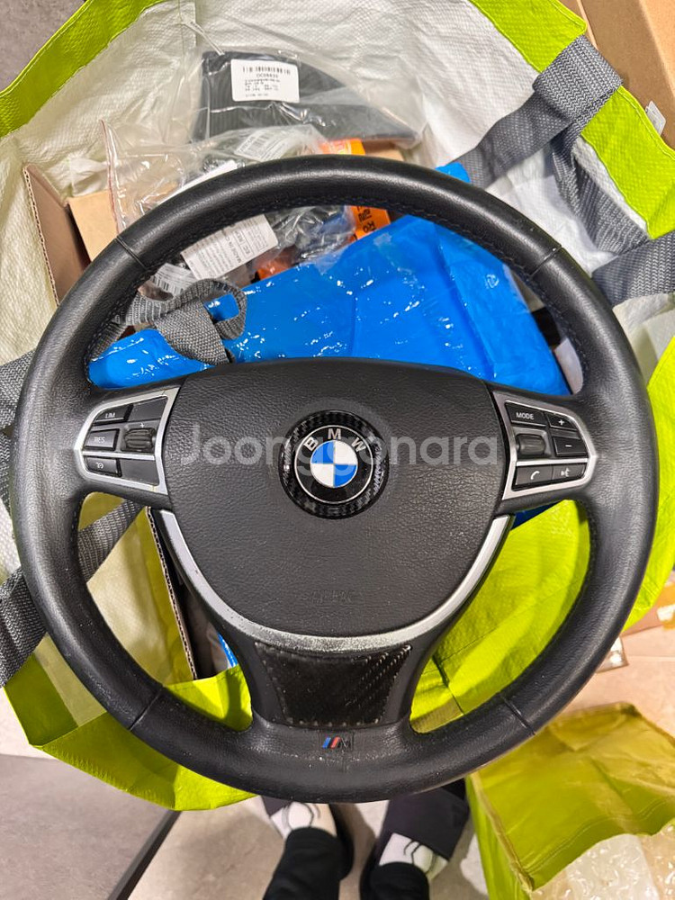 BMW F10 싱글에어백 열선(모듈포함)핸들 팝니다.--1