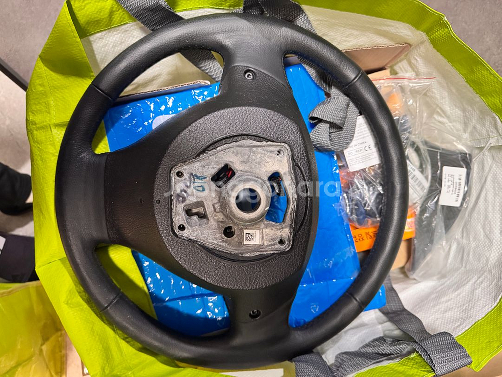 BMW F10 싱글에어백 열선(모듈포함)핸들 팝니다.--4