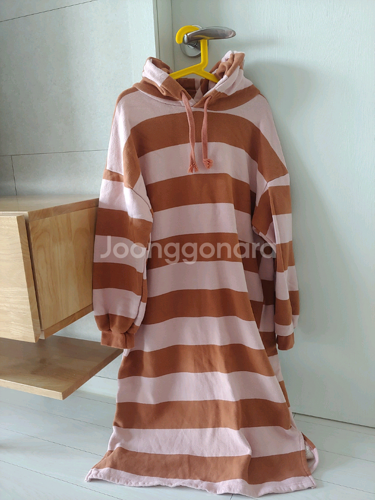 여아 150사이즈 정도 롱후드 기모 원피스(반값택포)--0