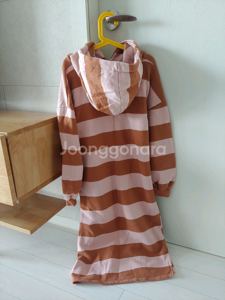 여아 150사이즈 정도 롱후드 기모 원피스(반값택포)--1