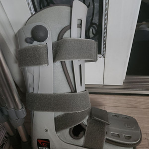 다리 재활 보조기