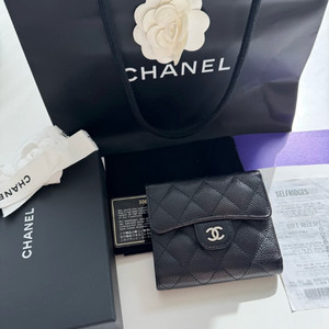 샤넬 클래식 캐비어 플랩 은장 반지갑