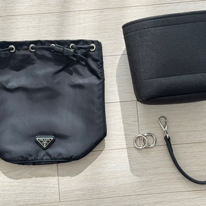 [택포] 프라다 테수토 나일론 파우치