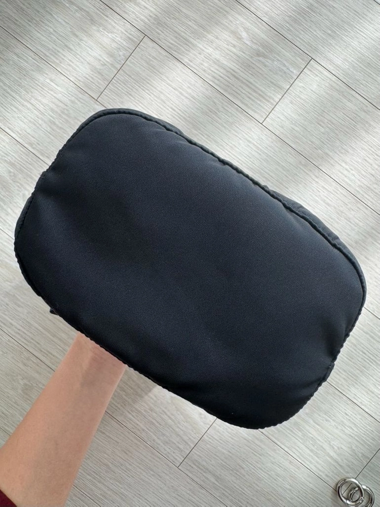 프라다 테수토 나일론 파우치 이미지