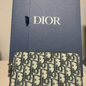 디올 스트랩 지퍼 파우치 판매 합니다