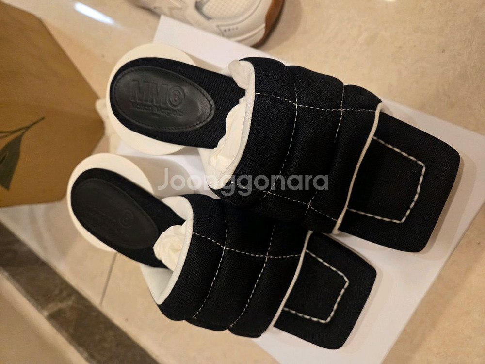 MM6 마르지엘라 레더 슬링백.정품--0