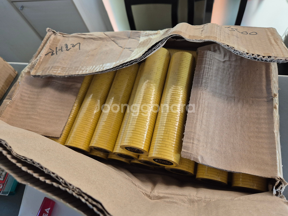 홀덤 테이블/의자/칩/쇼케이스/커피머신/천장형티비3개 판매합니다.--3