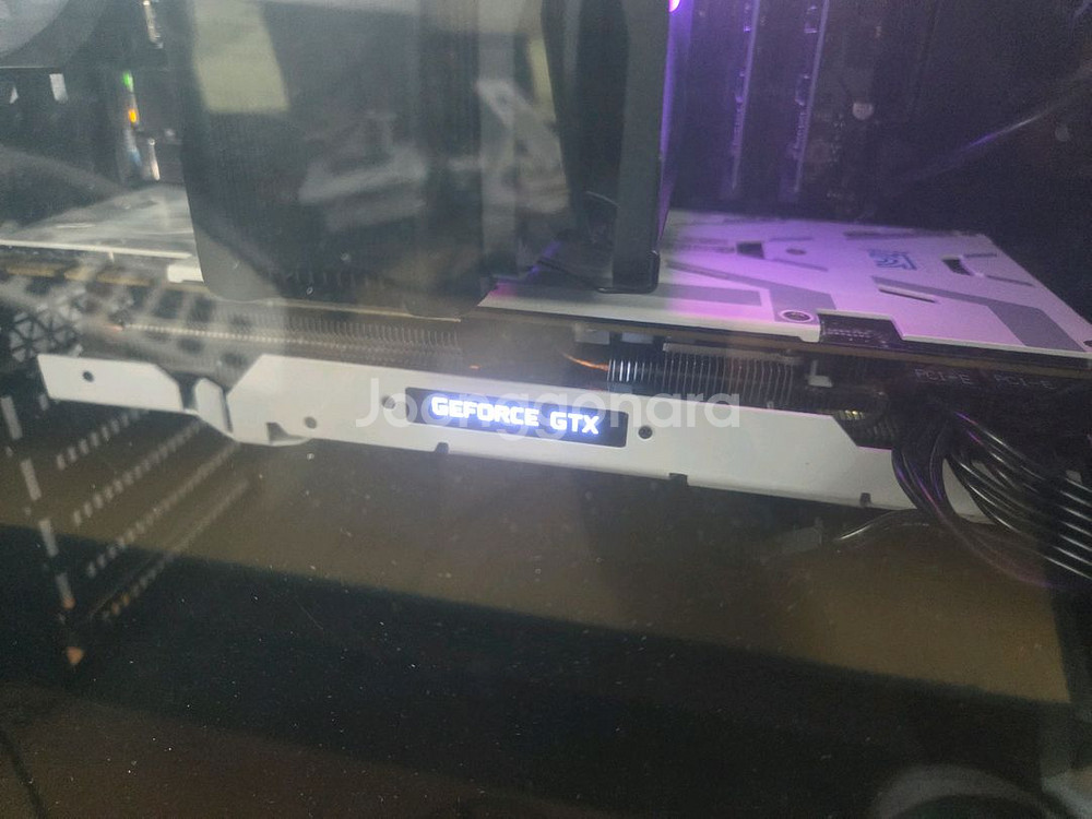 갤럭시 Gtx1080ti 지천명 화이트 팝니다--0