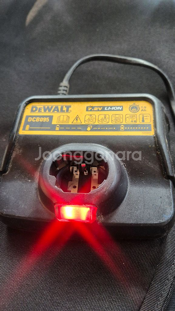 디월트 7.2v 충전기 dcb095--0