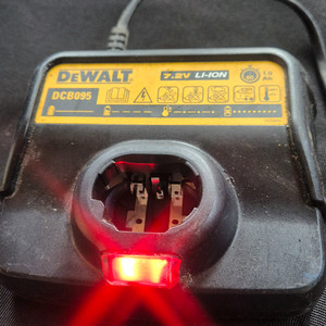 디월트 7.2v 충전기 dcb095