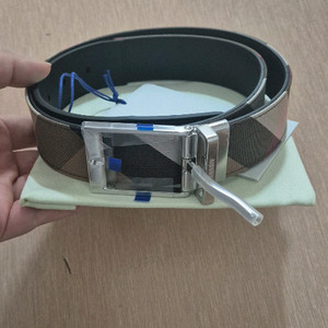 버버리체크밸트카멜 80사이즈