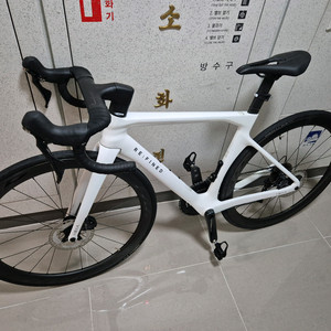 리파인드 6 울테그라 기계식 xs사이즈 화이트