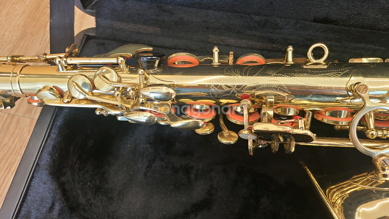 에본느 알토 색소폰 팝니다--7