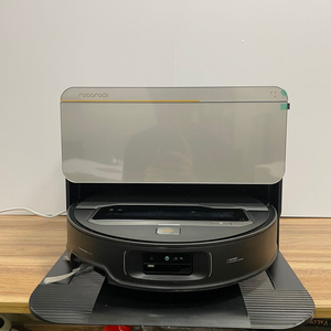 로보락 Saros Z70 Black (직배수) 로봇청소기