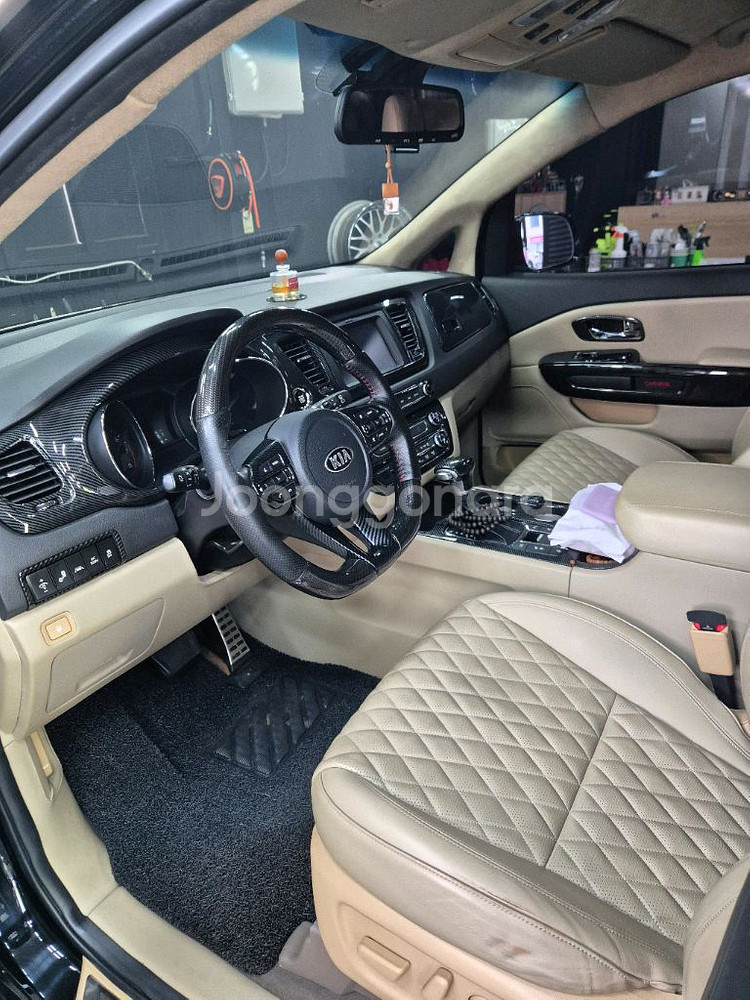 더뉴카니발 하이리무진3.3가솔린(노블클라쎄)팝니다--6