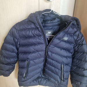 뉴발란스키즈 구스 숏패딩 120사이즈 네이비