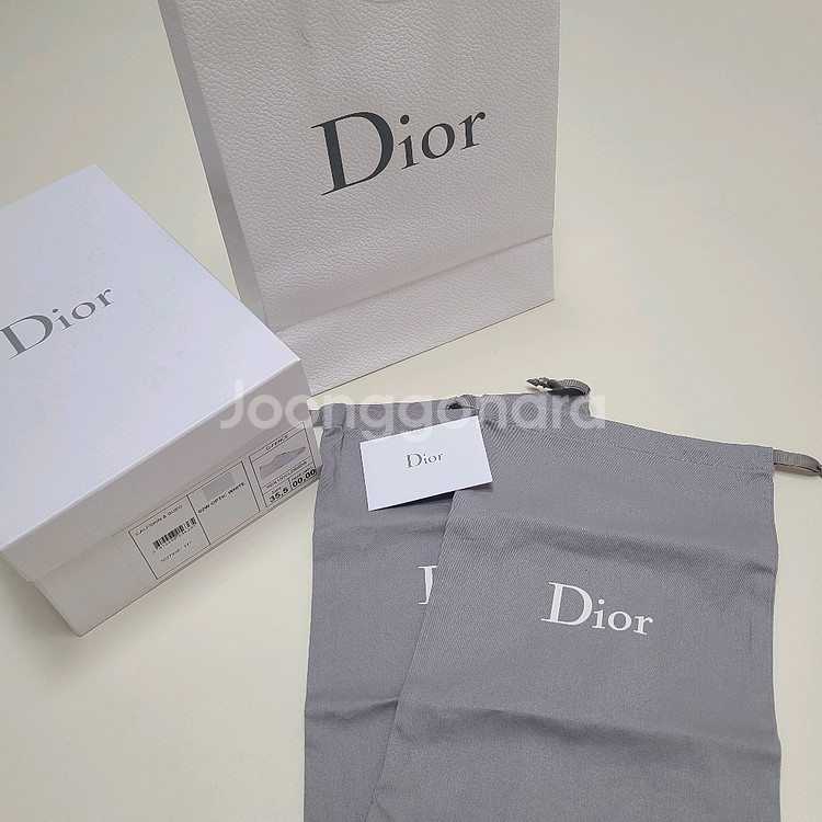 정품 디올스니커즈 35 1/2(반) 225--5