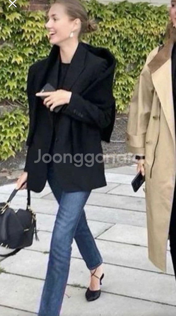 띠어리블랙블레이저--3