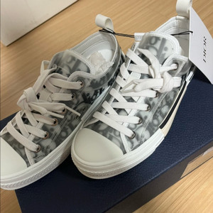 디올 B23 로우탑 스니커즈 새상품 T37(240) 팝니다