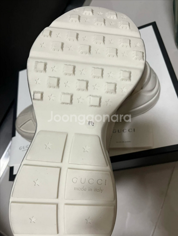 구찌 라이톤더티 미착용 새상품 4.5(240) 팝니다--1