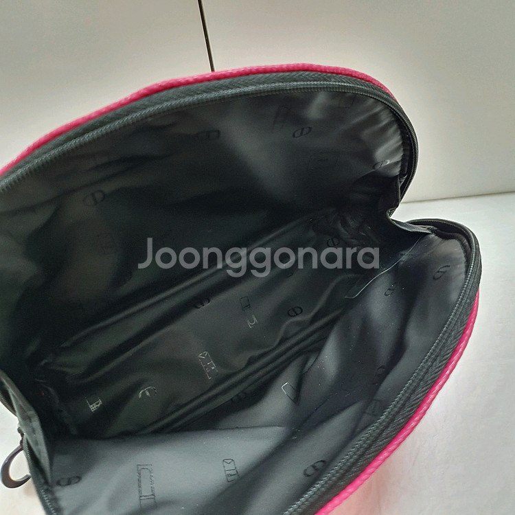 디올 핫핑크 반달파우치--2