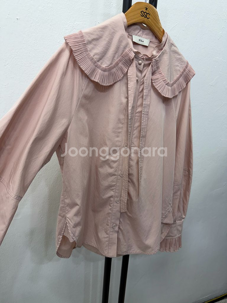 정품) O2ND 오즈세컨 한섬 20ss 프릴 장식 셔츠 76--1