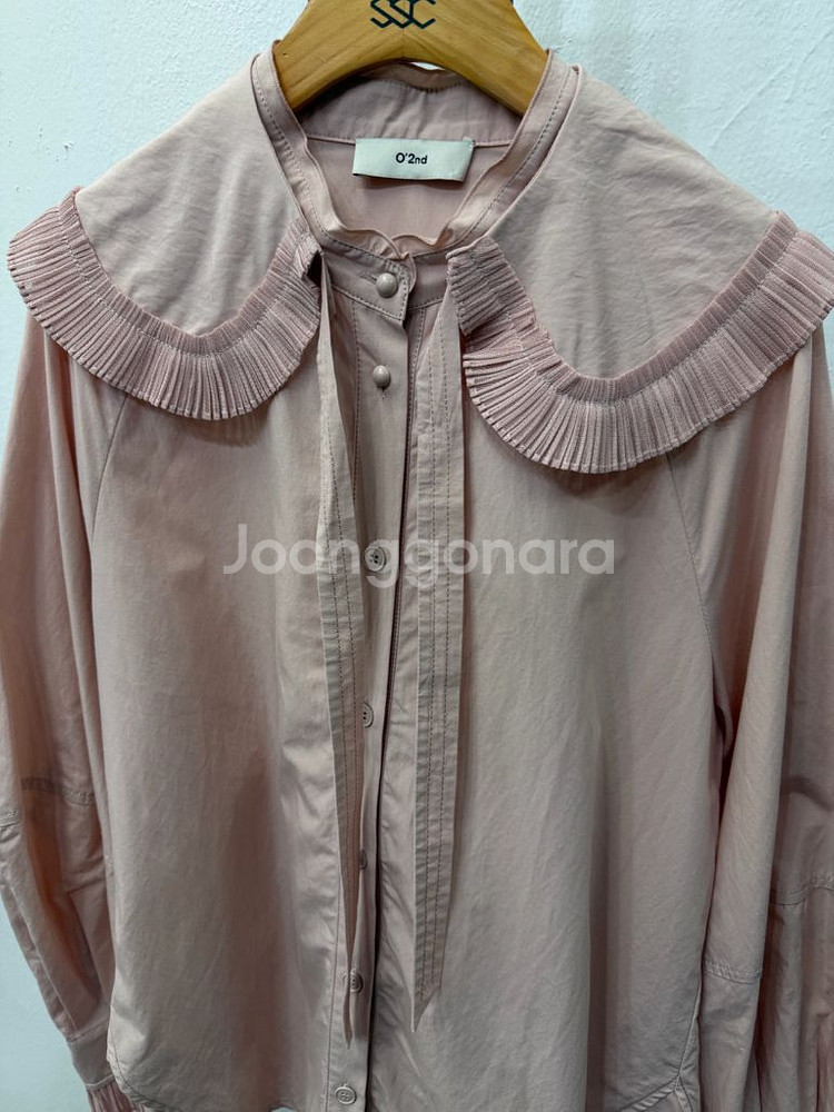 정품) O2ND 오즈세컨 한섬 20ss 프릴 장식 셔츠 76--3