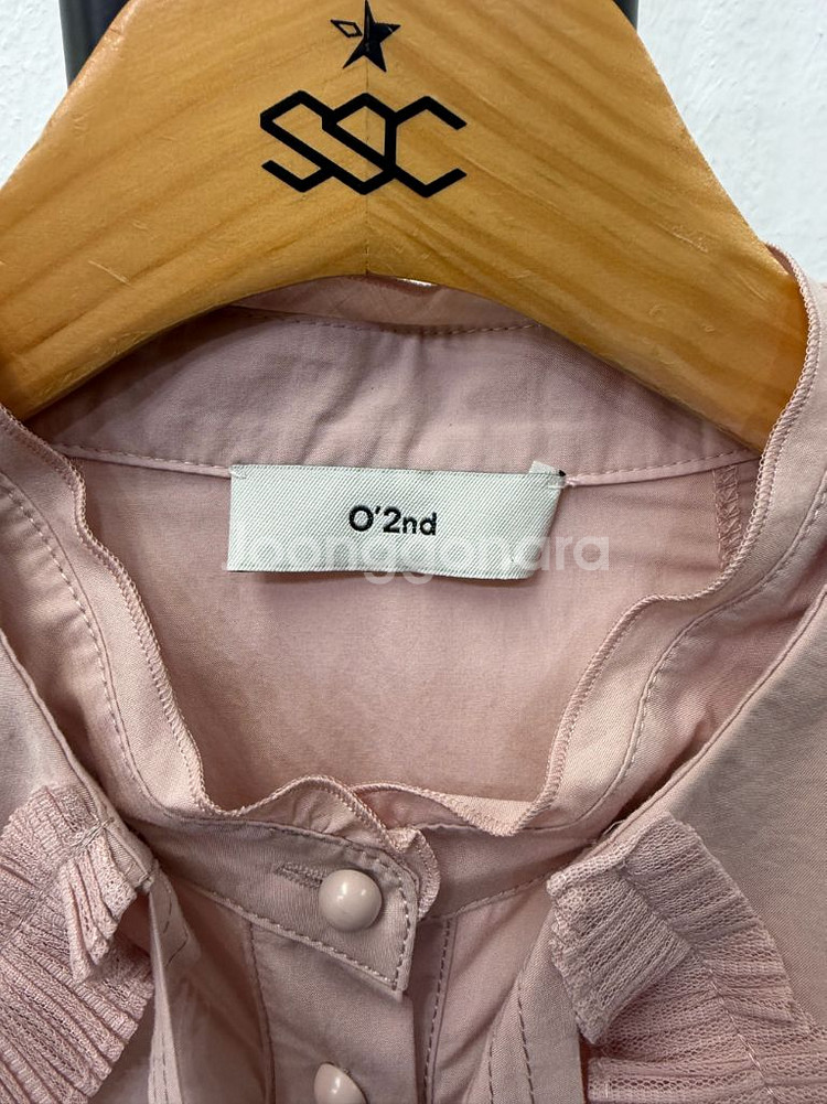 정품) O2ND 오즈세컨 한섬 20ss 프릴 장식 셔츠 76--6