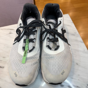 온러닝 클라우드몬스터 2 300사이즈