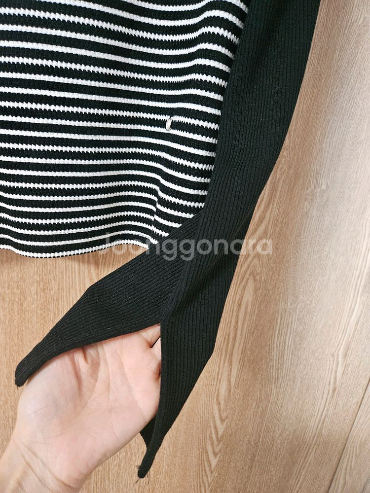 ARTID 아티드 스퀘어넥 스트라이프 니트 티--2