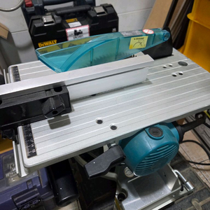 마끼다 각도절단기 테이블쏘겸용 lh1040f판매합니다